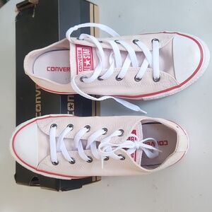 CONVERSE ALL STAR Sneakers. Size: 4 Color: Light Beige w/red trim NEW